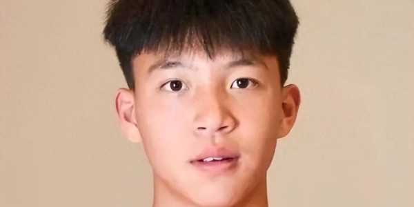 皇冠体育-王钰栋球探报告来了，模板巴西国脚马丁内利，球探评分：7分